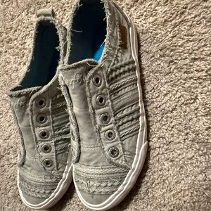 Casual Gray Women's Athletic Shoes